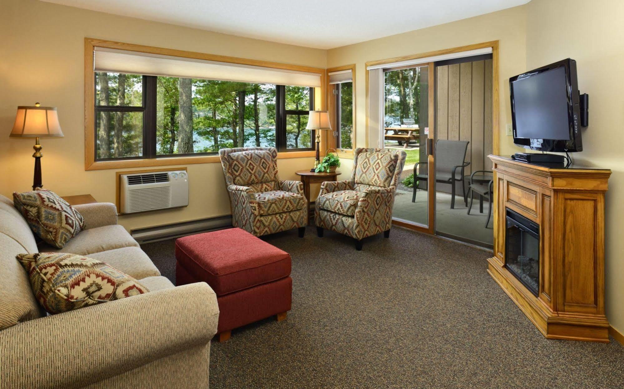 The Pointe Hotel And Suites Minocqua Exteriér fotografie